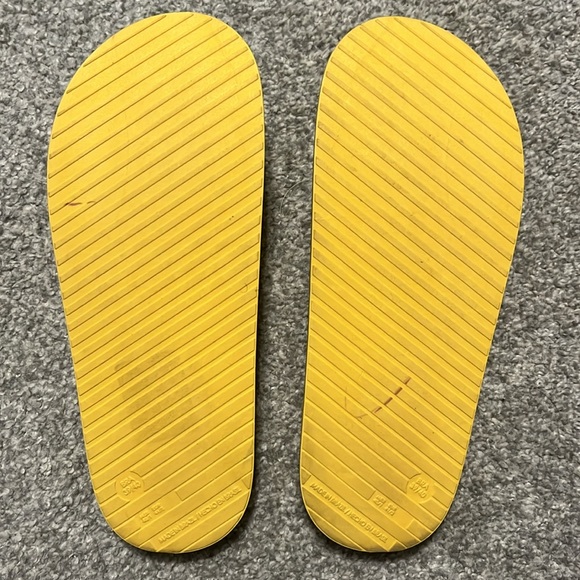 Yellow Lucky Brand slides - Picture 3 of 7